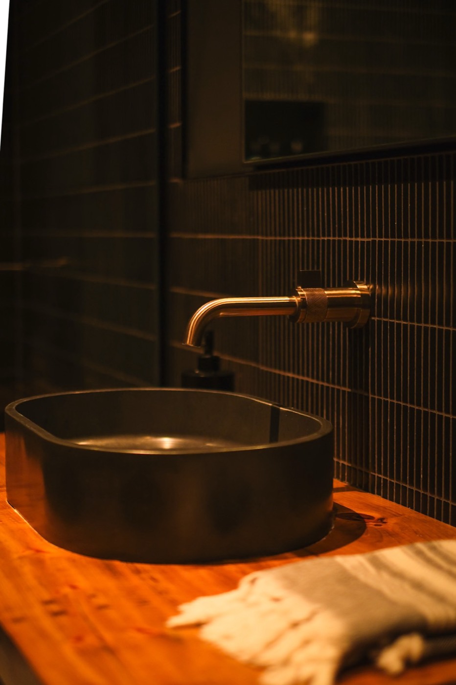 Black Oak Lodge bedroom with lake views